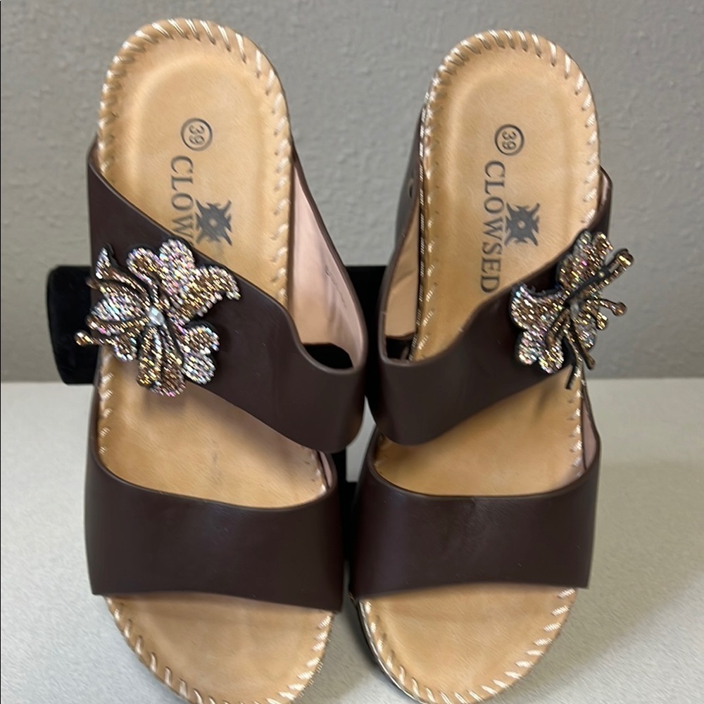 Closed Brown Sandals with Butterfly Ornament